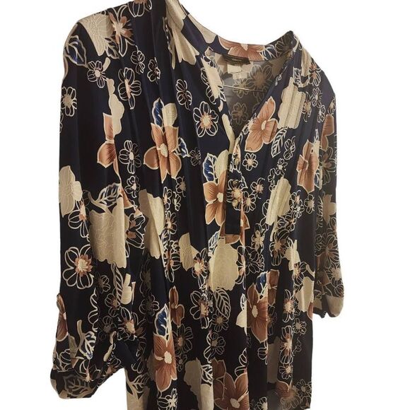 Vera Rose Navy Blue Pleated 3/4 Sleeve Floral Top Size Large NWOT - Picture 3 of 9